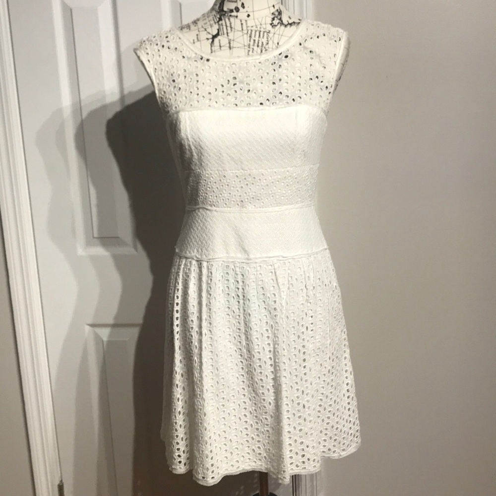 🎯BcBgMaxazria Elvita Lace Cotton Eyelet cutouts Embroidery Coastal Open back 4
